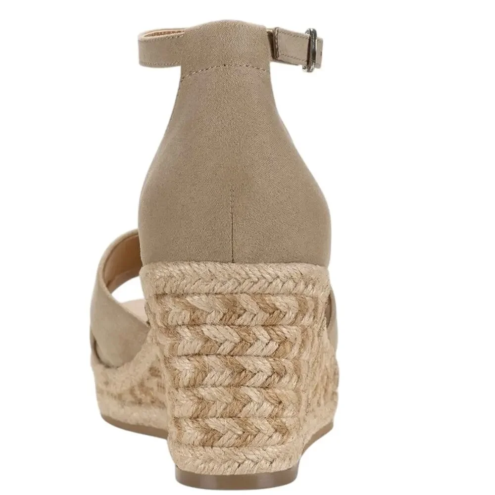 Style & Co. feminine detail